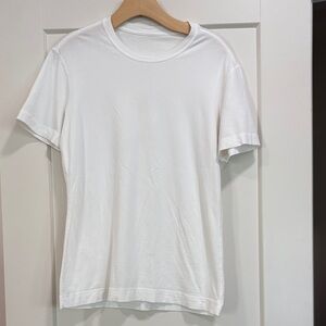 Lululemon Men’s White Tee Shirt—Stretch Fittee Style LIKE New Condition!